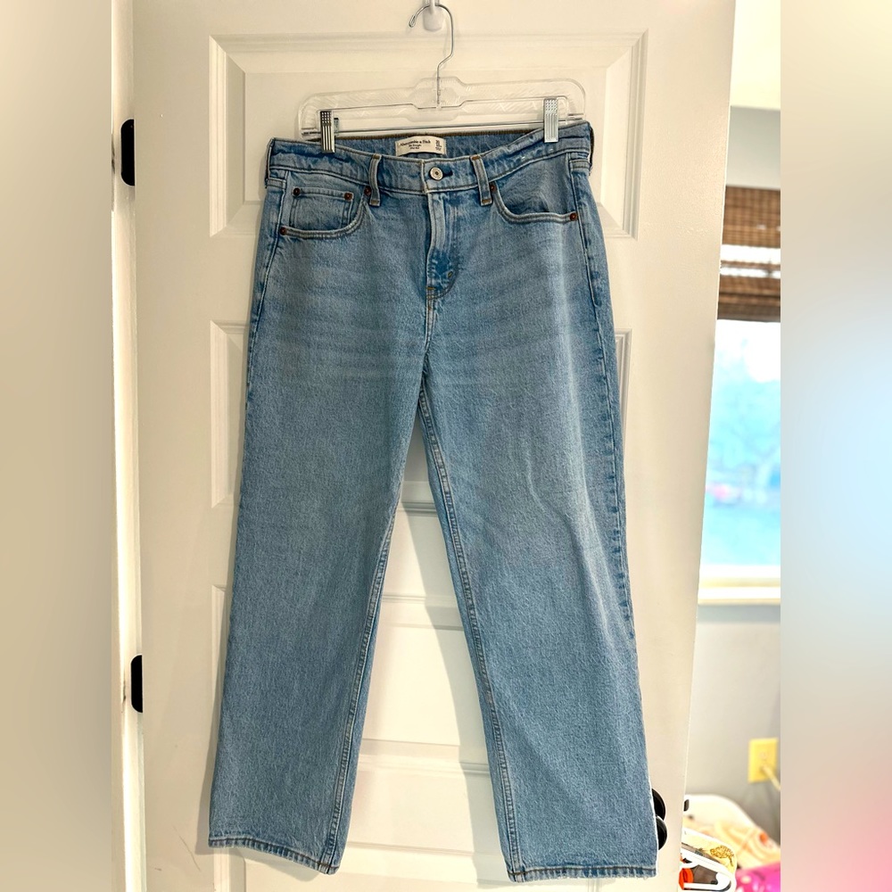 Abercrombie & Fitch straight mid rise 30xs